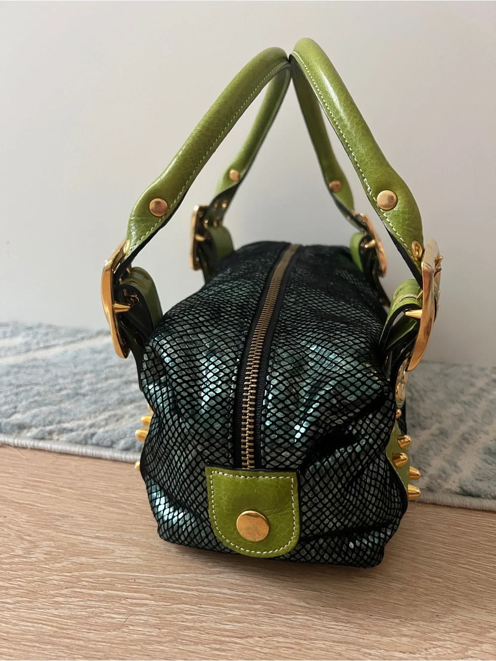 Be & D stylish green